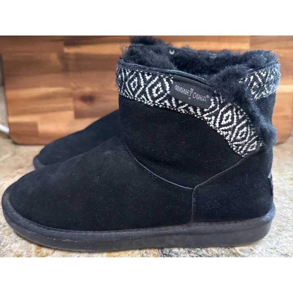 MINNETONKA Black Sheepskin Aztec Ankle Boots Womens Sz 8 NWOB #85570